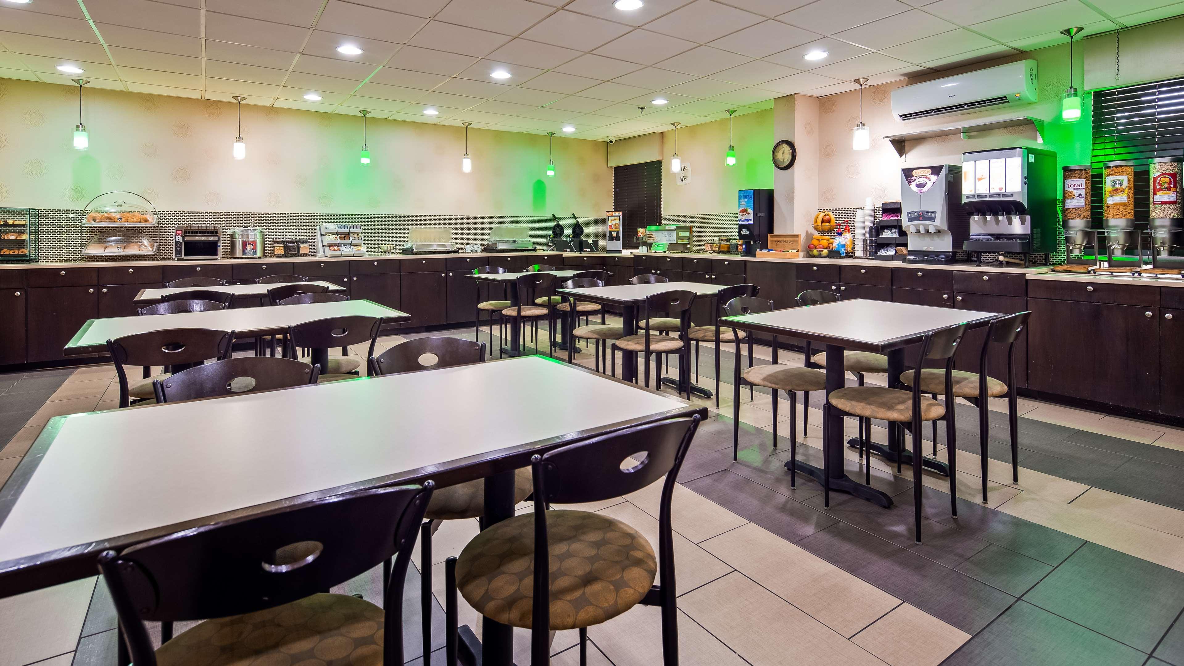 Best Western Plus Richmond Sandston Buitenkant foto